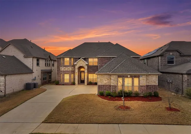 Photo 2 of Single family home for sale at 418 Crestview Dr, Midlothian, TX 76065 | MLS# 21203263 | Listing updated on 2026-08-23