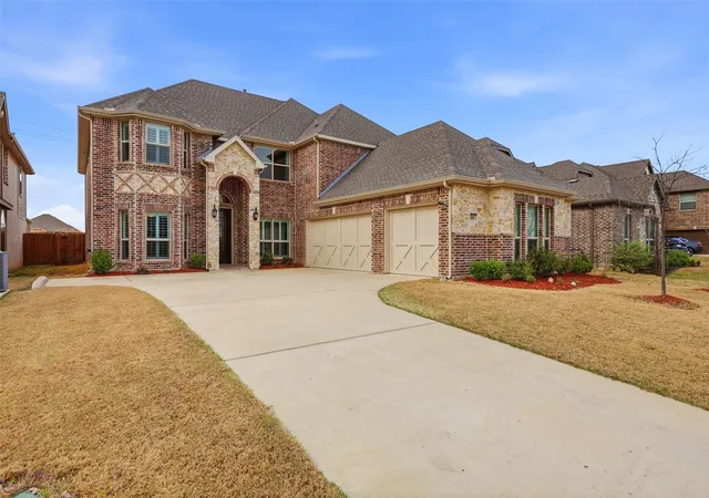 Photo 3 of Single family home for sale at 418 Crestview Dr, Midlothian, TX 76065 | MLS# 21203263 | Listing updated on 2026-08-23