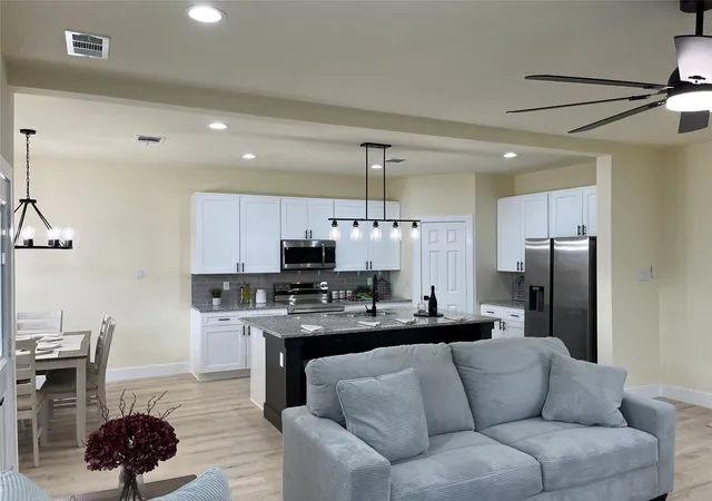 Photo 4 of Single family home for sale at 301 E 14Th Ave, Corsicana, TX 75110 | MLS# 21205014 | Listing updated on 2026-08-05