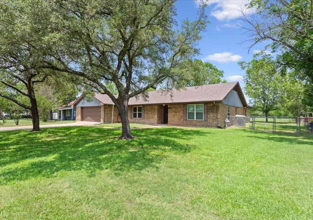 Homes for sale in Riesel, TX | 109 Hilltop St, Riesel, TX 76682 | MLS# 21205079