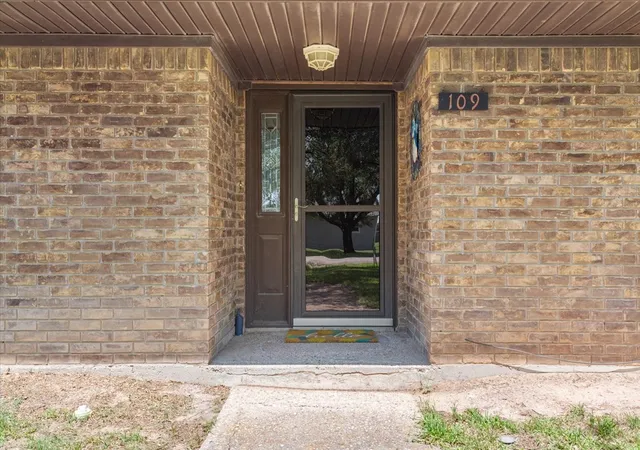 Homes for sale in Riesel, TX | 109 Hilltop St, Riesel, TX 76682 | MLS# 21205079