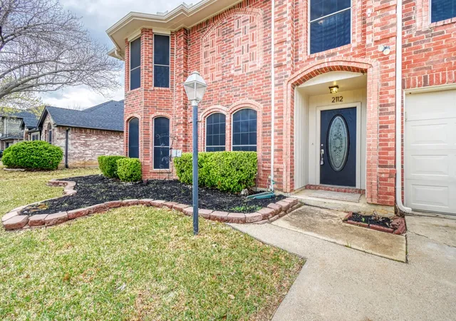 Photo 2 of Single family home for sale at 2112 Meadowview Dr, Corinth, TX 76210 | MLS# 21181551 | Listing updated on 2026-08-28