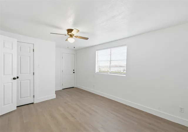 Photo 4 of Single family home for sale at 1102 E Washington St, Stephenville, TX 76401 | MLS# 21202988 | Listing updated on 2026-09-30