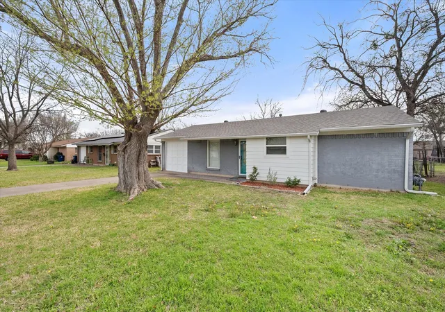 1st image of 729 Sw Sunnybrook Dr, Burleson, TX 76028 | MLS# 21197292