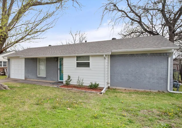 4th image of 729 Sw Sunnybrook Dr, Burleson, TX 76028 | MLS# 21197292