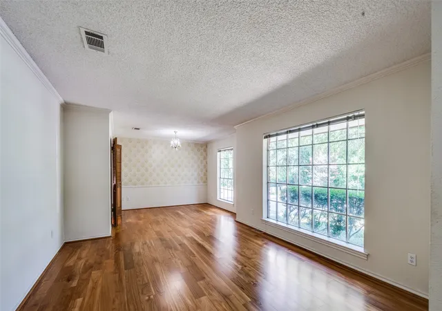 Photo 2 of Sale Pending at 1902 Mossy Oak St, Arlington, TX 76012 | MLS# 21205703 | Listing updated on 2026-08-03