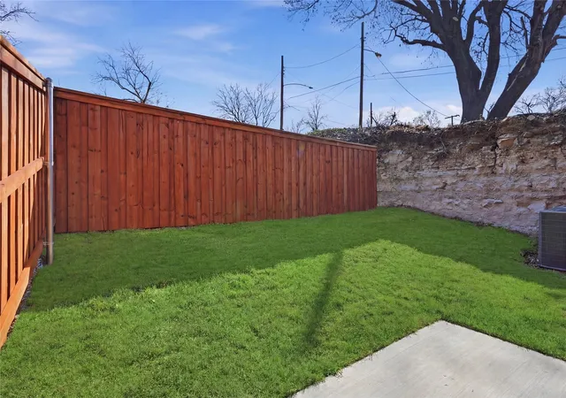 Homes for sale in Dallas, TX | 1402 Hutchins Ave, Dallas, TX 75203 | MLS# 21205133