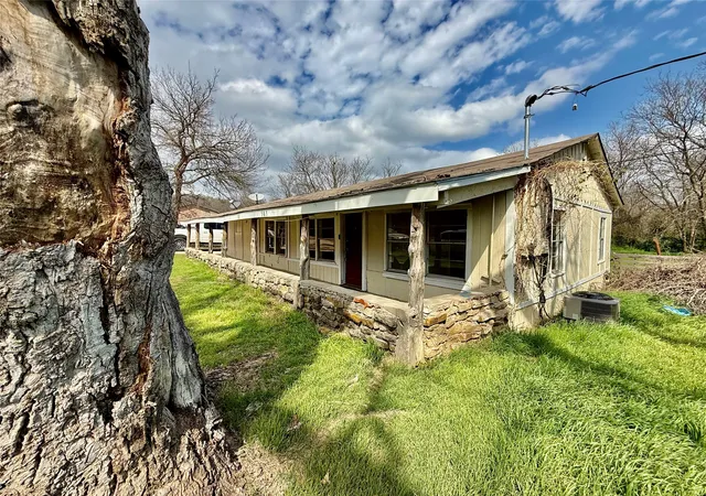 Homes for sale in Mineral Wells, TX | 503 Sw 15th Ave, Mineral Wells, TX 76067 | MLS# 21205828