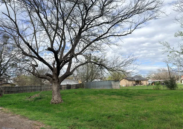 Photo 2 of Land for sale at 604 Sw 2Nd St, Kerens, TX 75144 | MLS# 21205792 | Listing updated on 2026-09-02