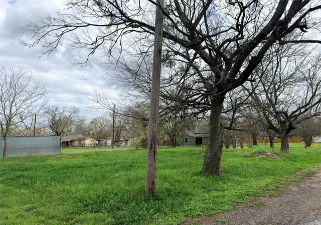 Photo 3 of Land for sale at 604 Sw 2Nd St, Kerens, TX 75144 | MLS# 21205792 | Listing updated on 2026-09-02