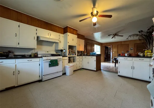 Homes for sale in Marlin, TX | 733 Foster St, Marlin, TX 76661 | MLS# 21205894