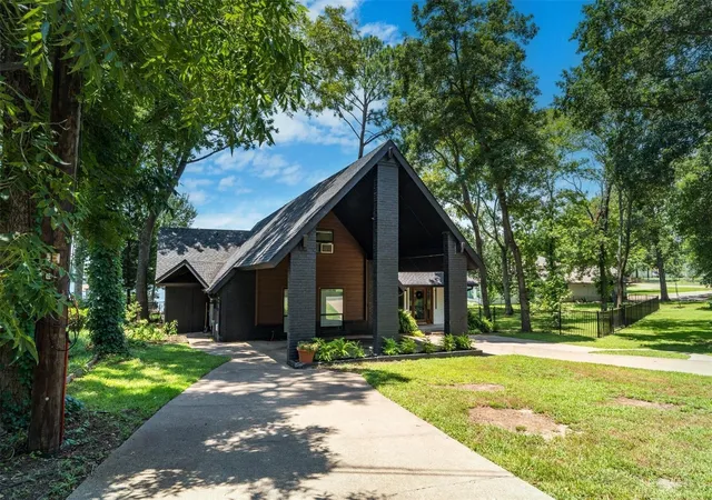 Homes for sale in Enchanted Oaks, TX | 162 Lake Dr, Enchanted Oaks, TX 75156 | MLS# 21205895