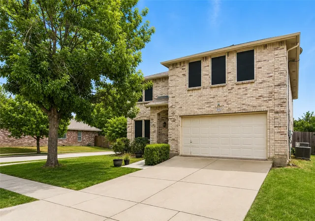Photo 2 of Single family home for sale at 1856 Lariat Dr, Justin, TX 76247 | MLS# 21205975 | Listing updated on 2026-08-23