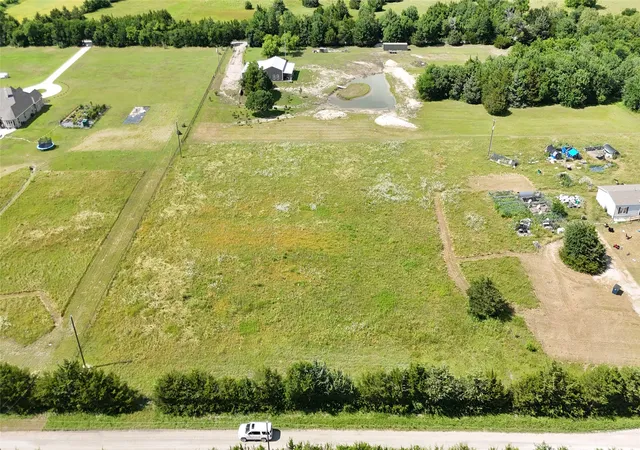 Homes for sale in Trenton, TX | 1676 County Road 4668, Trenton, TX 75490 | MLS# 21178666