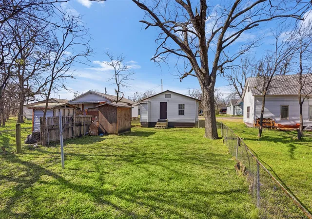 Photo 2 of Single family home for sale at 1017 South 15Th, Corsicana, TX 75110 | MLS# 21202178 | Listing updated on 2026-08-27