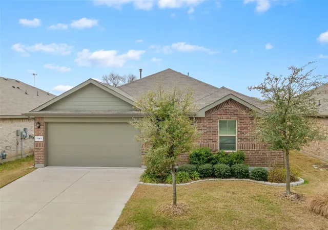 Homes for sale in Justin, TX | 1141 Loomis Trl, Justin, TX 76247 | MLS# 21198829