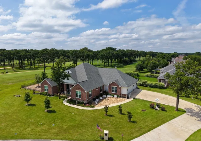 Homes for sale in Kemp, TX | 18076 Country Club Dr, Kemp, TX 75143 | MLS# 21206179