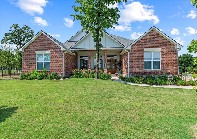Homes for sale in Kemp, TX | 18076 Country Club Dr, Kemp, TX 75143 | MLS# 21206179