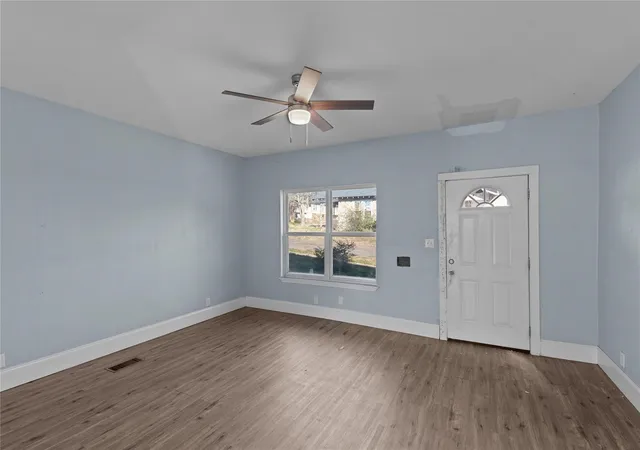 Photo 3 of Sale Pending at 421 Wyandotte St, Shreveport, LA 71101 | MLS# 21206445 | Listing updated on 2026-08-03