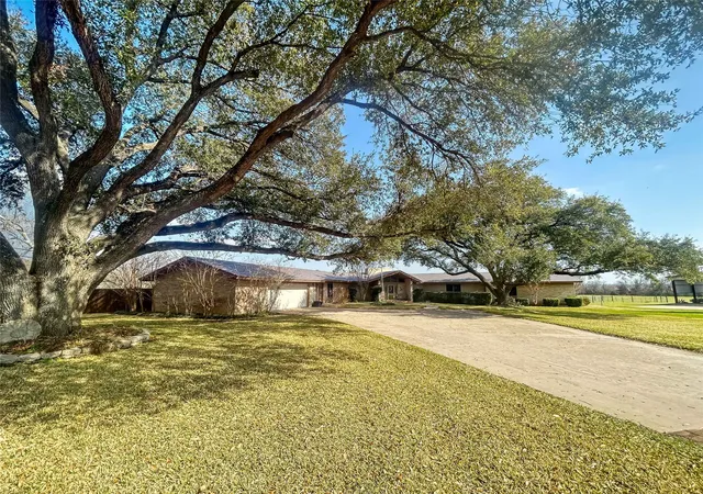 Homes for sale in Cameron, TX | 903 N Hoover Ave, Cameron, TX 76520 | MLS# 21183027