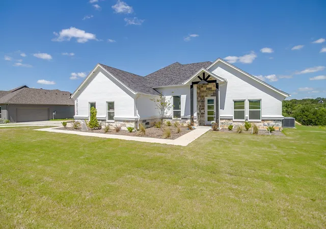 Photo 3 of Single family home for sale at 9012 Valley Oak Ct, Springtown, TX 76082 | MLS# 21205846 | Listing updated on 2026-07-27