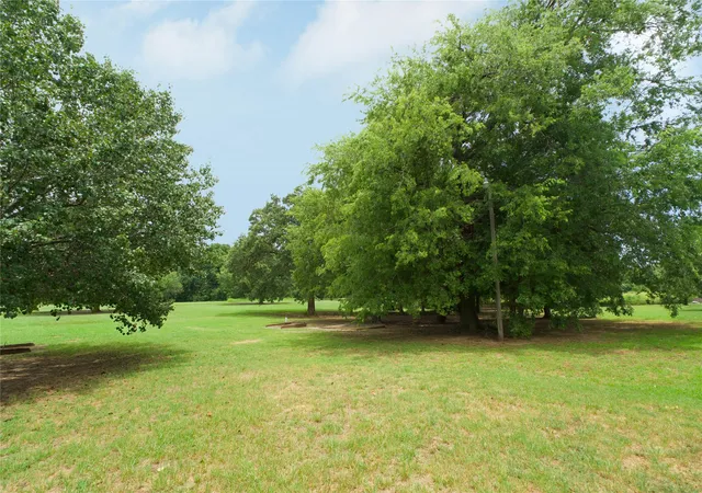 Photo 4 of Single family home for sale at 1196 County Road 260, Gainesville, TX 76240 | MLS# 21205493 | Listing updated on 2026-09-30
