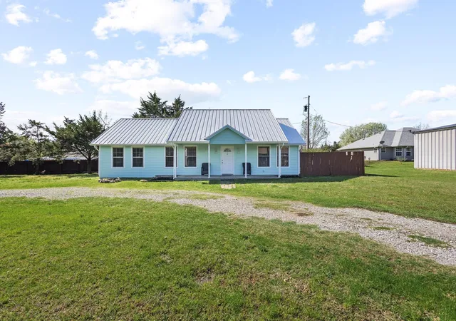 Homes for sale in Pottsboro, TX | 404 Willow Dr, Pottsboro, TX 75076 | MLS# 21204242