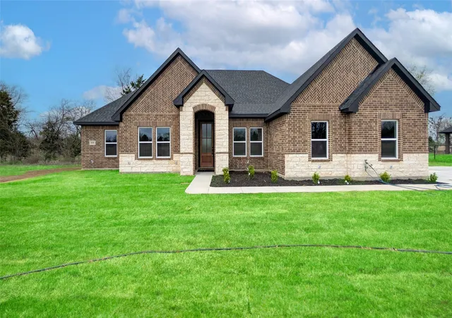 Photo 1 of Single family home for sale at 956 County Road 4108, Greenville, TX 75401 | MLS# 21206831 | Listing updated on 2026-08-26