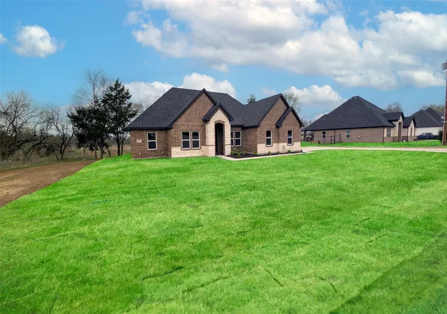 Photo 2 of Single family home for sale at 956 County Road 4108, Greenville, TX 75401 | MLS# 21206831 | Listing updated on 2026-08-26