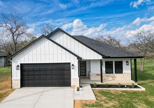 1st image of 201 Grandview St, Cleburne, TX 76031 | MLS# 21206952