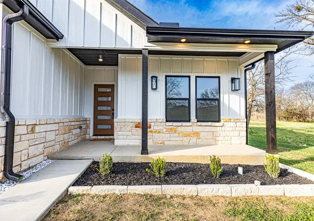 2nd image of 201 Grandview St, Cleburne, TX 76031 | MLS# 21206952