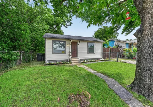 Homes for sale in Fort Worth, TX | 1119 E Cantey St, Fort Worth, TX 76104 | MLS# 21206973