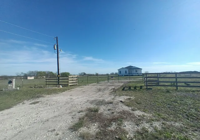 Homes for sale in Barry, TX | 237 Barry Country Ct, Barry, TX 75102 | MLS# 21206587