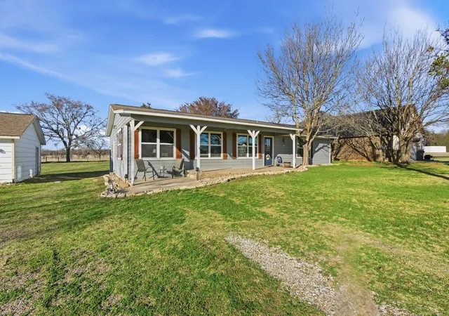 Photo 2 of Single family home for sale at 143 Mohave Dr E, Gainesville, TX 76240 | MLS# 21205838 | Listing updated on 2026-10-05