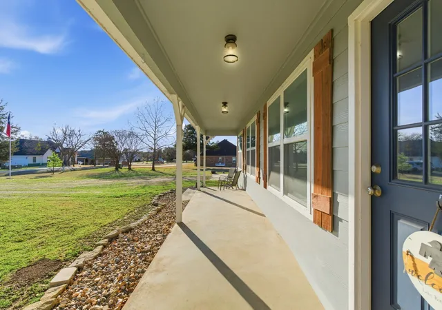 Photo 4 of Single family home for sale at 143 Mohave Dr E, Gainesville, TX 76240 | MLS# 21205838 | Listing updated on 2026-10-05