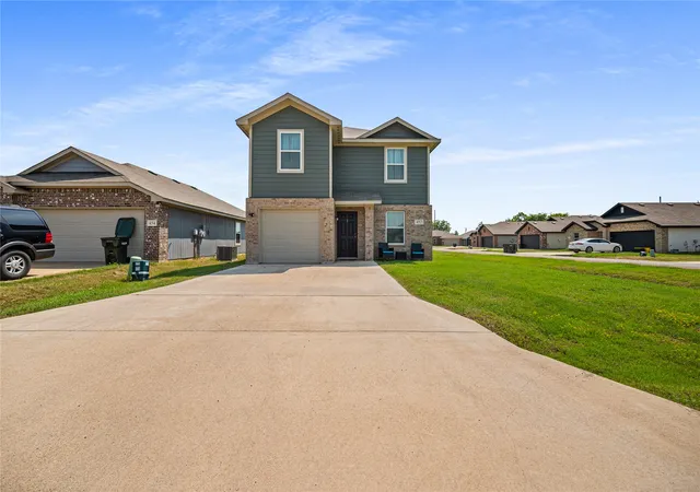 Photo 1 of Single family home for sale at 452 Bobbie St, Mabank, TX 75147 | MLS# 21206209 | Listing updated on 2026-08-31