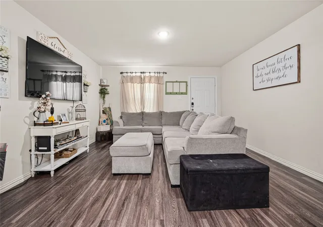 Photo 2 of Single family home for sale at 452 Bobbie St, Mabank, TX 75147 | MLS# 21206209 | Listing updated on 2026-08-31