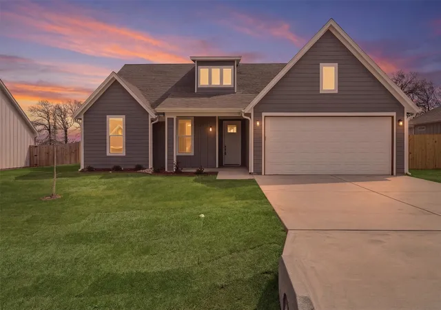 Homes for sale in Tolar, TX | 421 Redbud Ln, Tolar, TX 76476 | MLS# 21201854