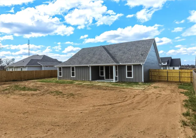 Homes for sale in Tolar, TX | 421 Redbud Ln, Tolar, TX 76476 | MLS# 21201854
