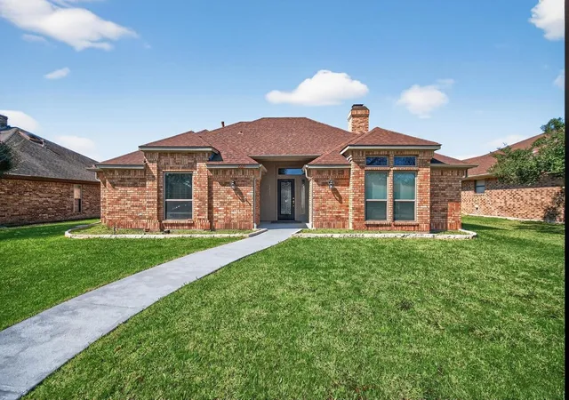 Homes for sale in Garland, TX | 2229 Country Valley Rd, Garland, TX 75041 | MLS# 21207073