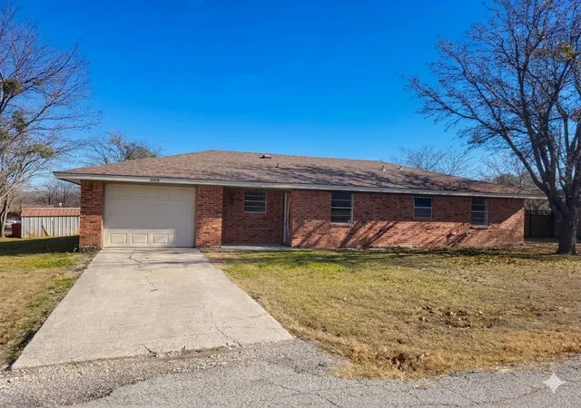 Homes for sale in Chico, TX | 305 Sierra Vista Dr, Chico, TX 76431 | MLS# 21198627