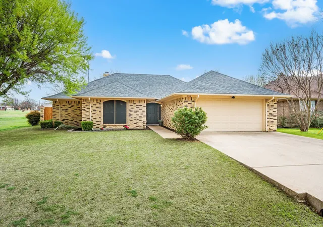 Photo 2 of Sale Pending at 139 Runaway Bay Dr, Runaway Bay, TX 76426 | MLS# 21200490 | Listing updated on 2026-08-20