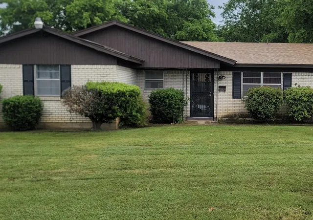 Photo 2 of Single family home for sale at 4429 Berke Rd, Fort Worth, TX 76115 | MLS# 21203238 | Listing updated on 2026-07-24