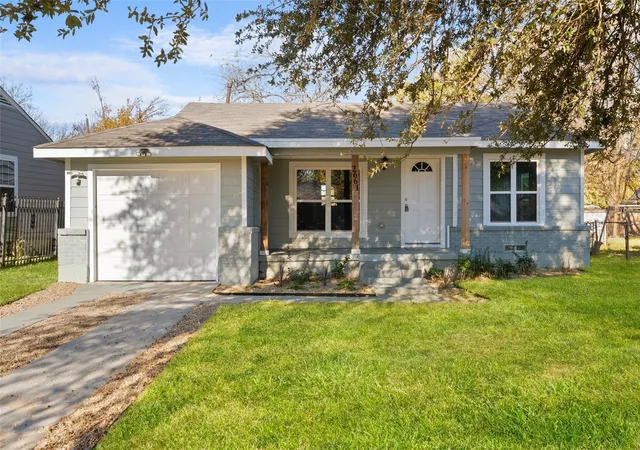 Homes for sale in Dallas, TX | 2661 Hudspeth Ave, Dallas, TX 75216 | MLS# 21207433