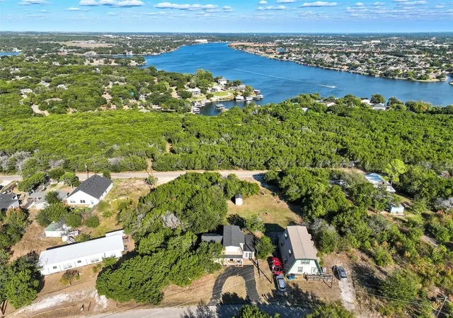 Homes for sale in Granbury, TX | 1106 Scenic Dr, Granbury, TX 76048 | MLS# 21207573