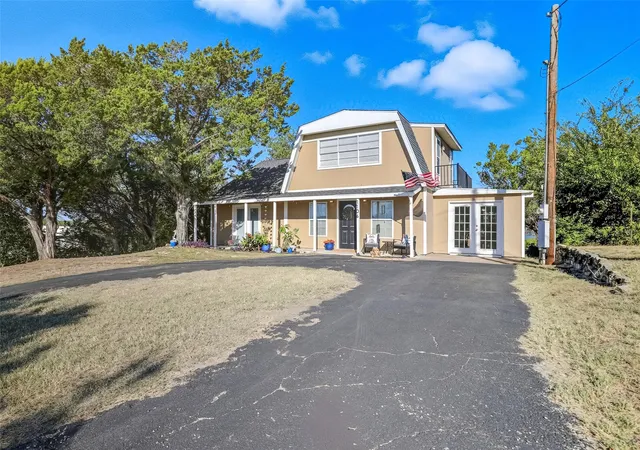 Homes for sale in Granbury, TX | 1106 Scenic Dr, Granbury, TX 76048 | MLS# 21207573