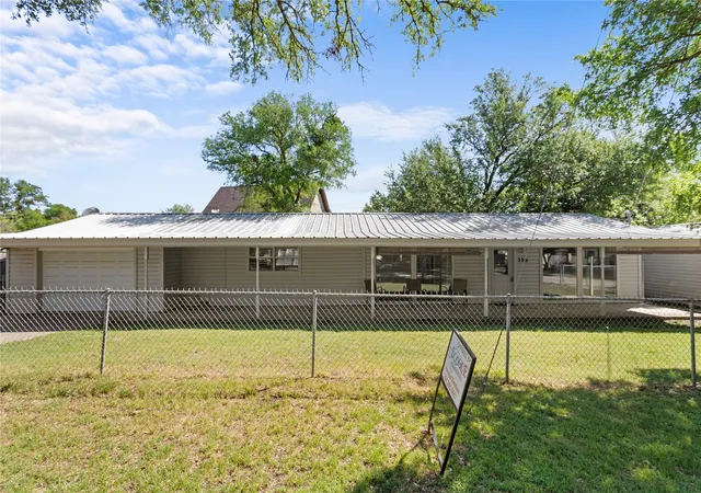 Homes for sale in Clifton, TX | 116 Cr 1751, Clifton, TX 76634 | MLS# 21207588