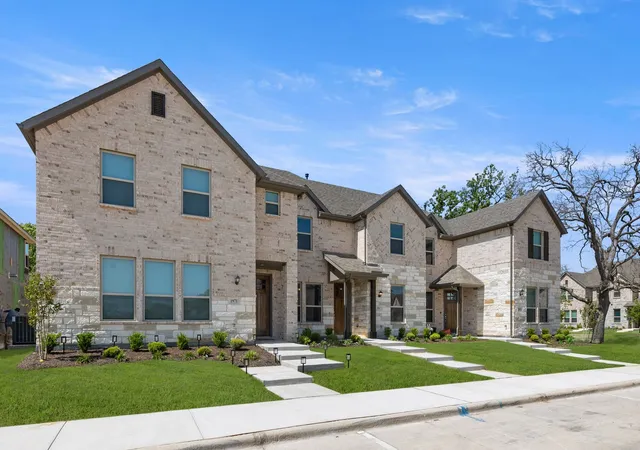 2nd image of 1967 Gentle Oak Trl, Denton, TX 76210 | MLS# 21207728