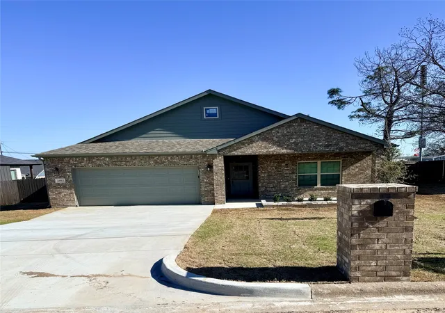 Homes for sale in Bowie, TX | 1403 Jefferson St, Bowie, TX 76230 | MLS# 21132963