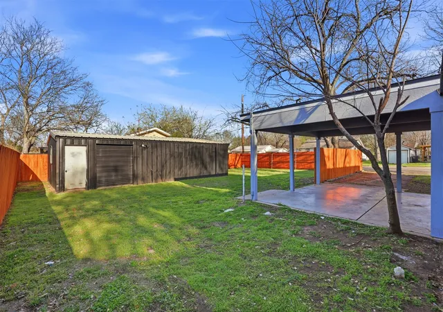Photo 2 of Single family home for sale at 502 Madison St, Cleburne, TX 76033 | MLS# 21203529 | Listing updated on 2026-07-26